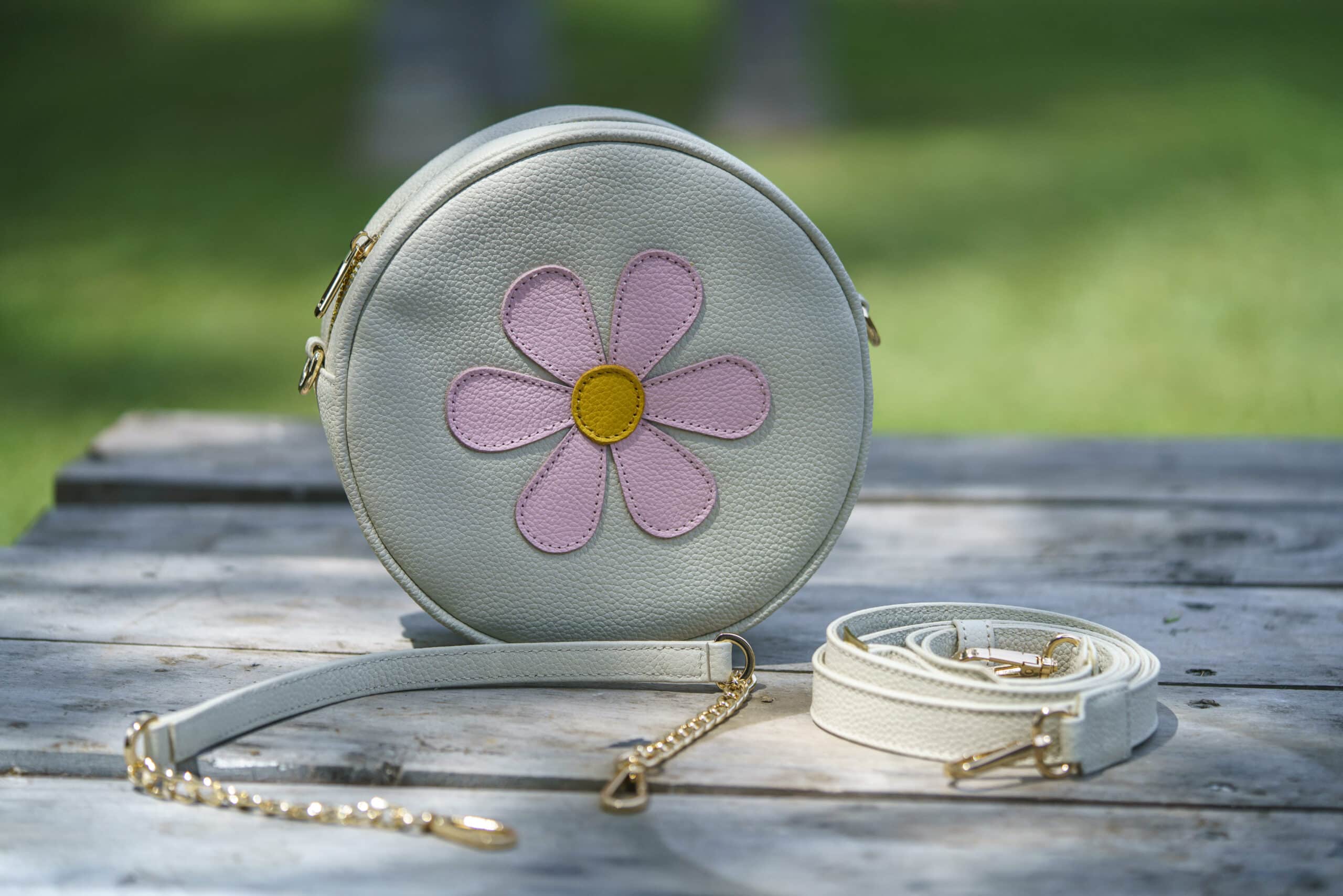 Cartera Giordana blanco humo + flor